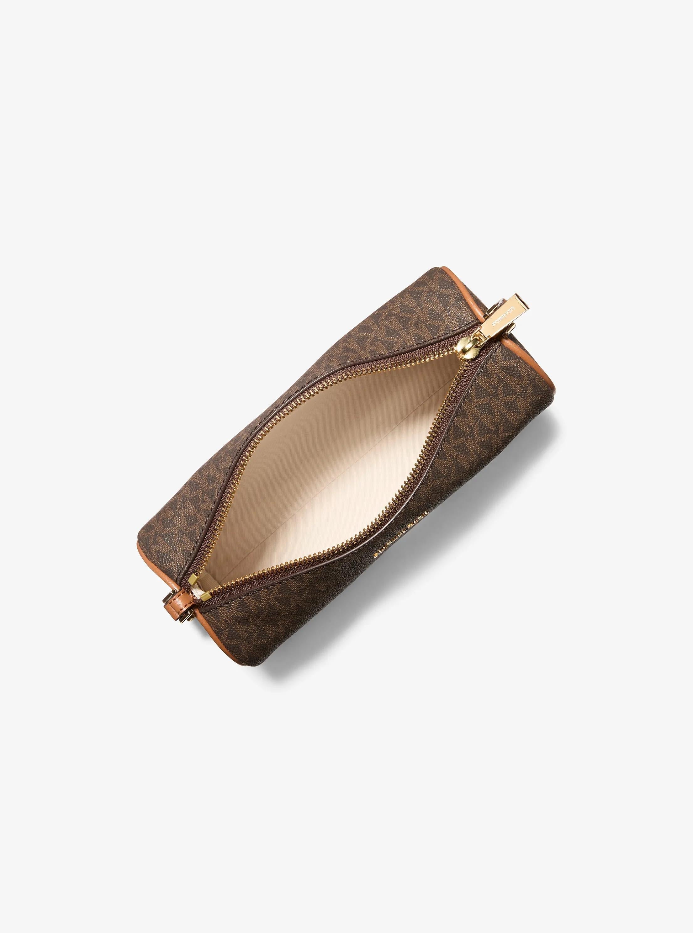 Izzy Small Signature Logo Barrel Pochette